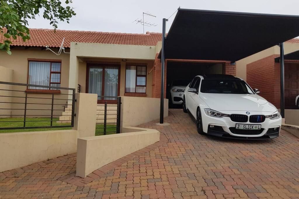 Plush Private Home Polokwane Exterior foto